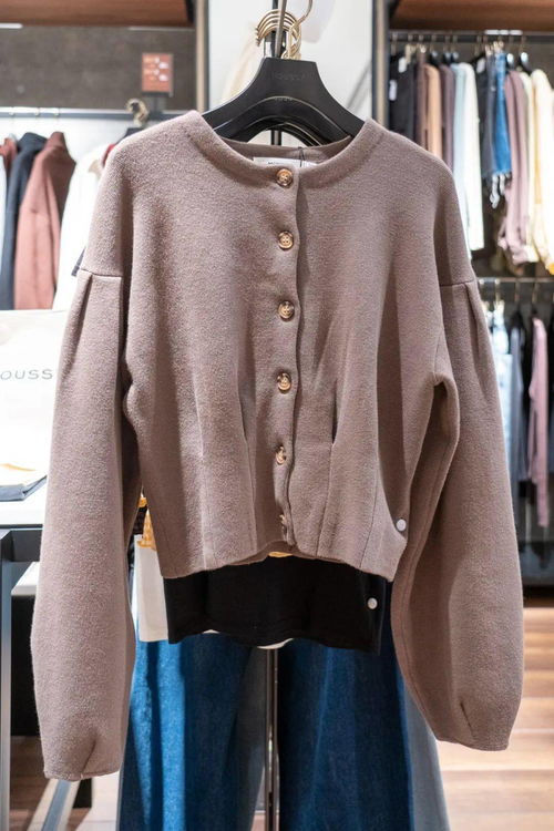 针织衫的魅力,让人在秋天的衣柜里绝不能少了ta